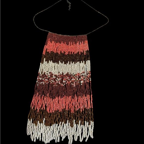 Coral, goldish, pearly colored beaded necklace. - Picture 7 of 9